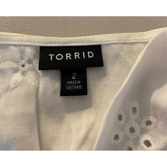 Torrid White Embroidered Eyelet Blouse Torrid Size 2 2X - Picture 3 of 10